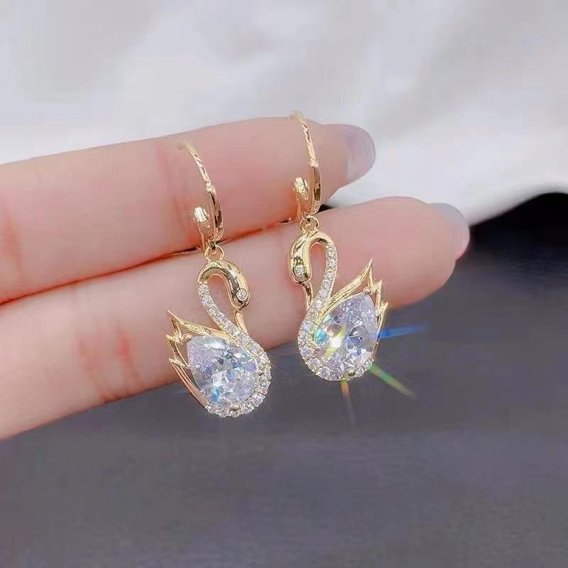 Örhängen med svanar och strass