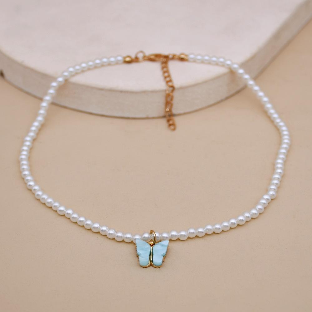 Pärlhalsband med fjäril – choker