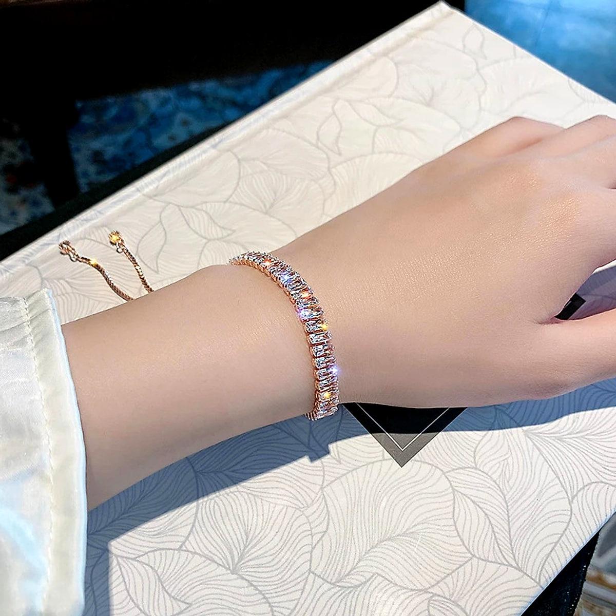 Justerbart armband med fyrkantiga strass – tre färger