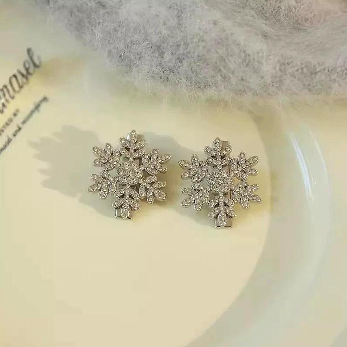 Hårspänne formad som snöflinga – med pärla eller strass