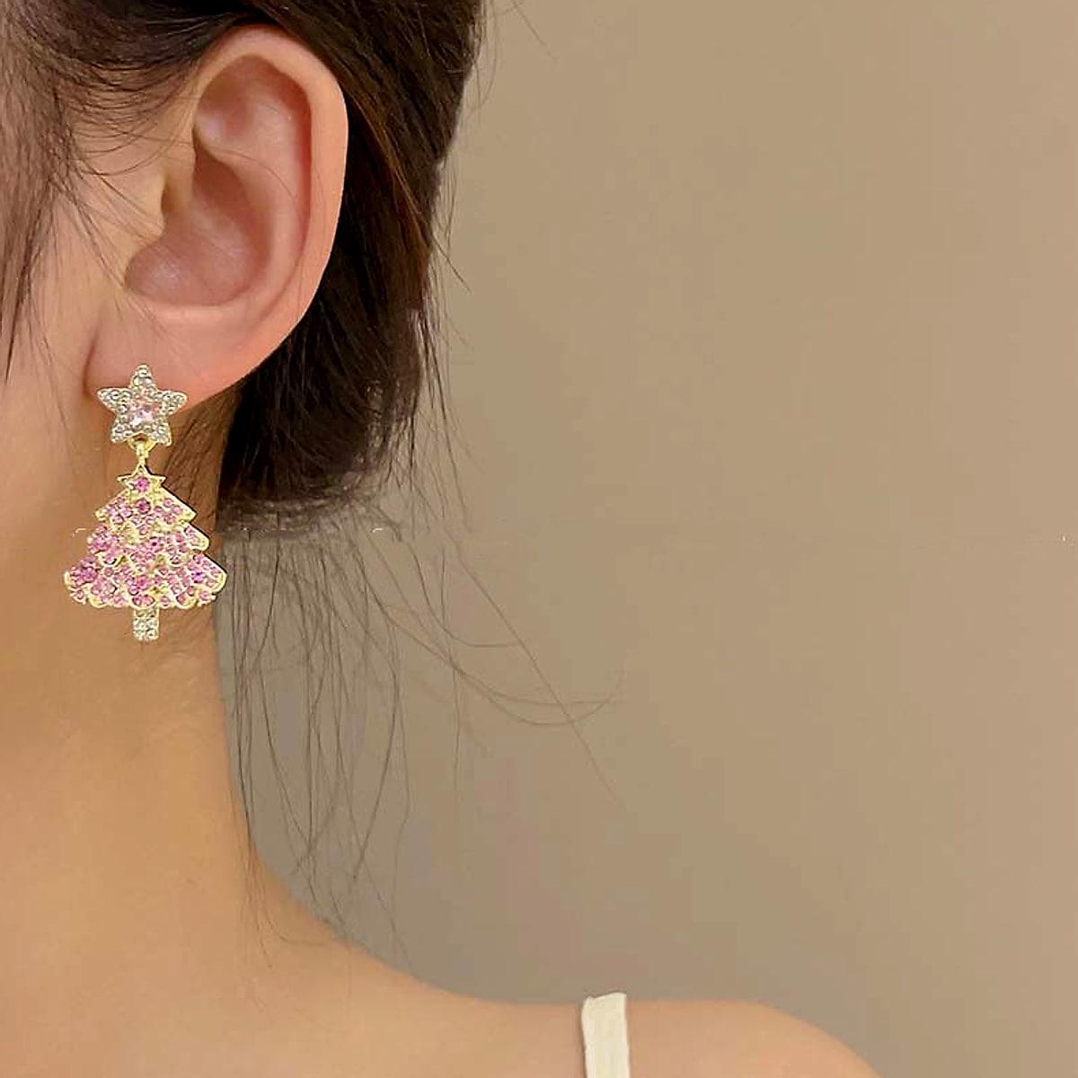 Örhängen formade som rosa julgranar med zirkoner