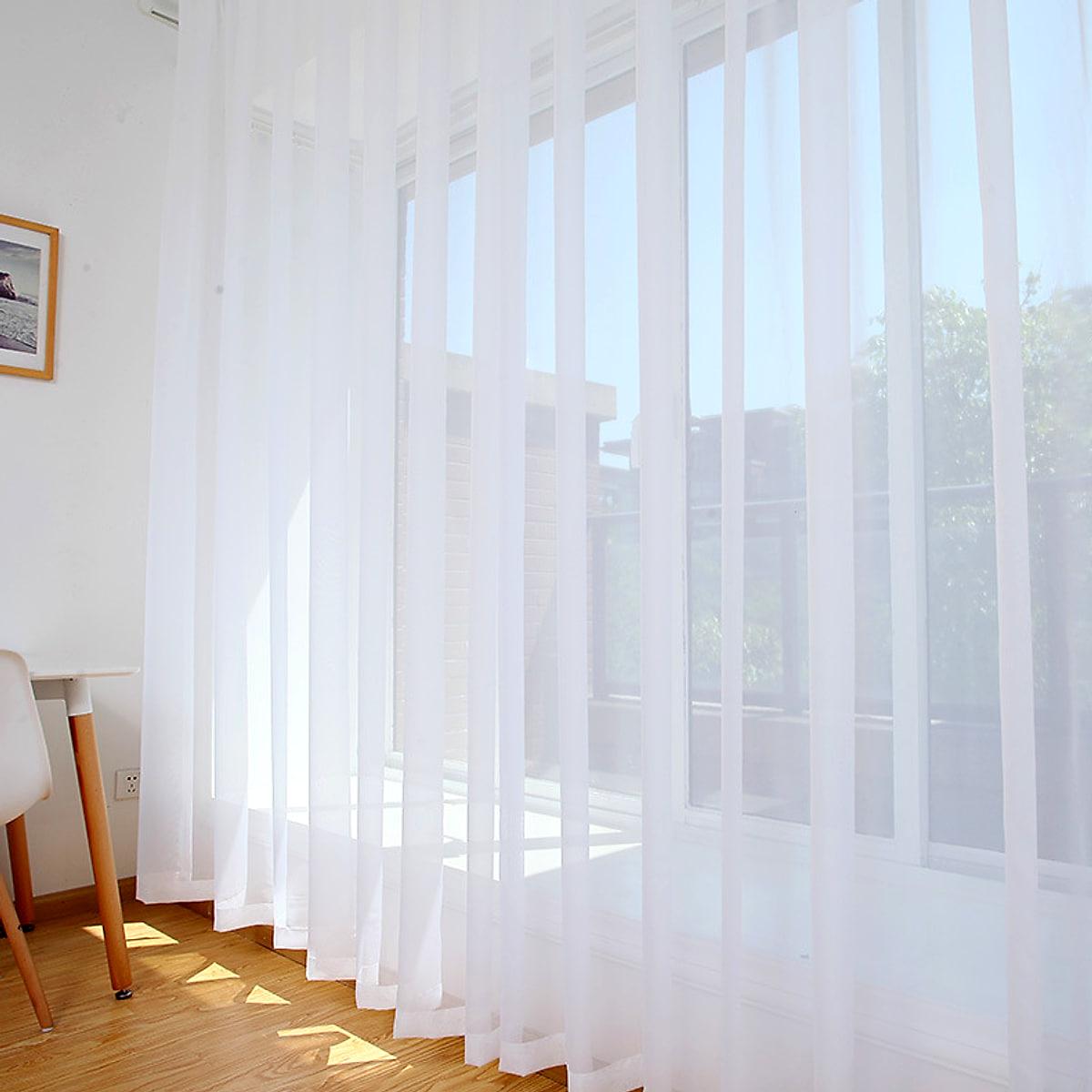 Vit skir gardin – 132 cm bred, flera längder