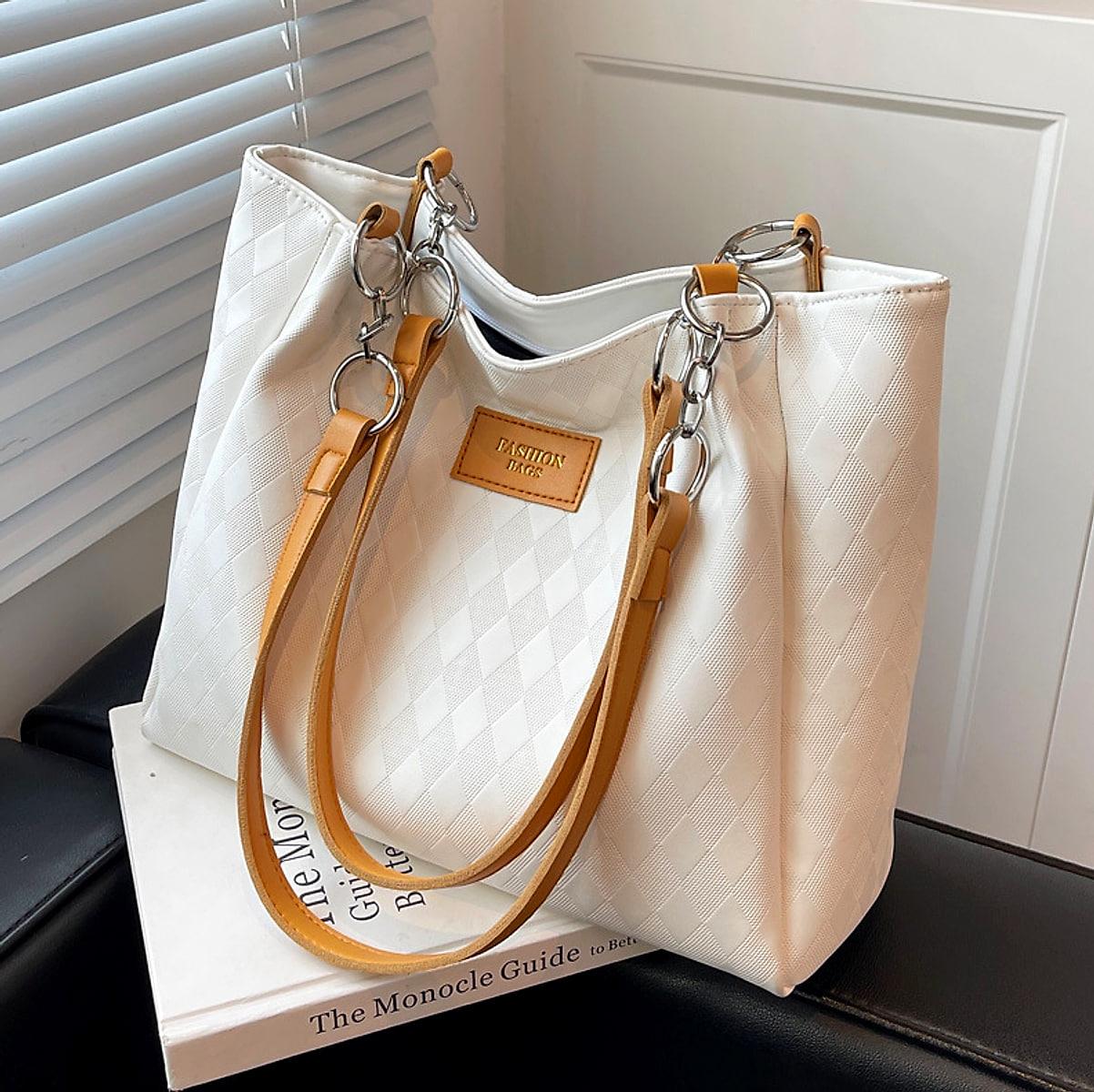 Tote med rombmönster och kedja – 30 × 25 × 13 cm