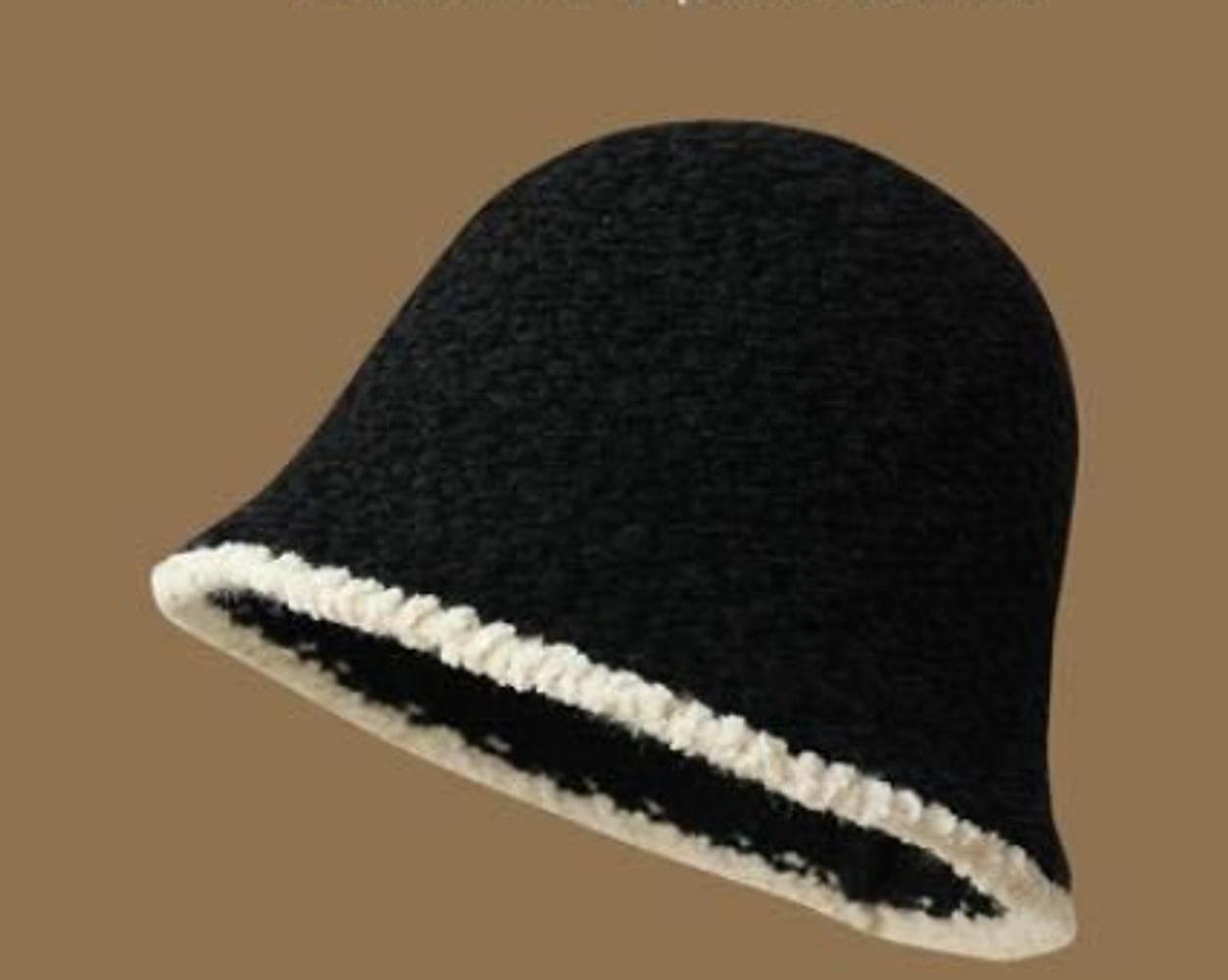 Stickad buckethatt för höst och vinter