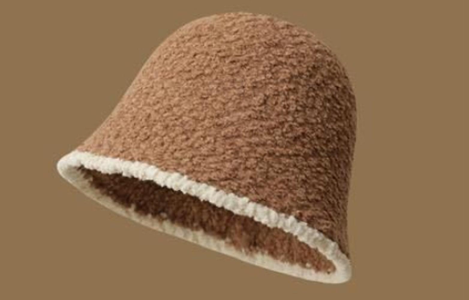 Stickad buckethatt för höst och vinter
