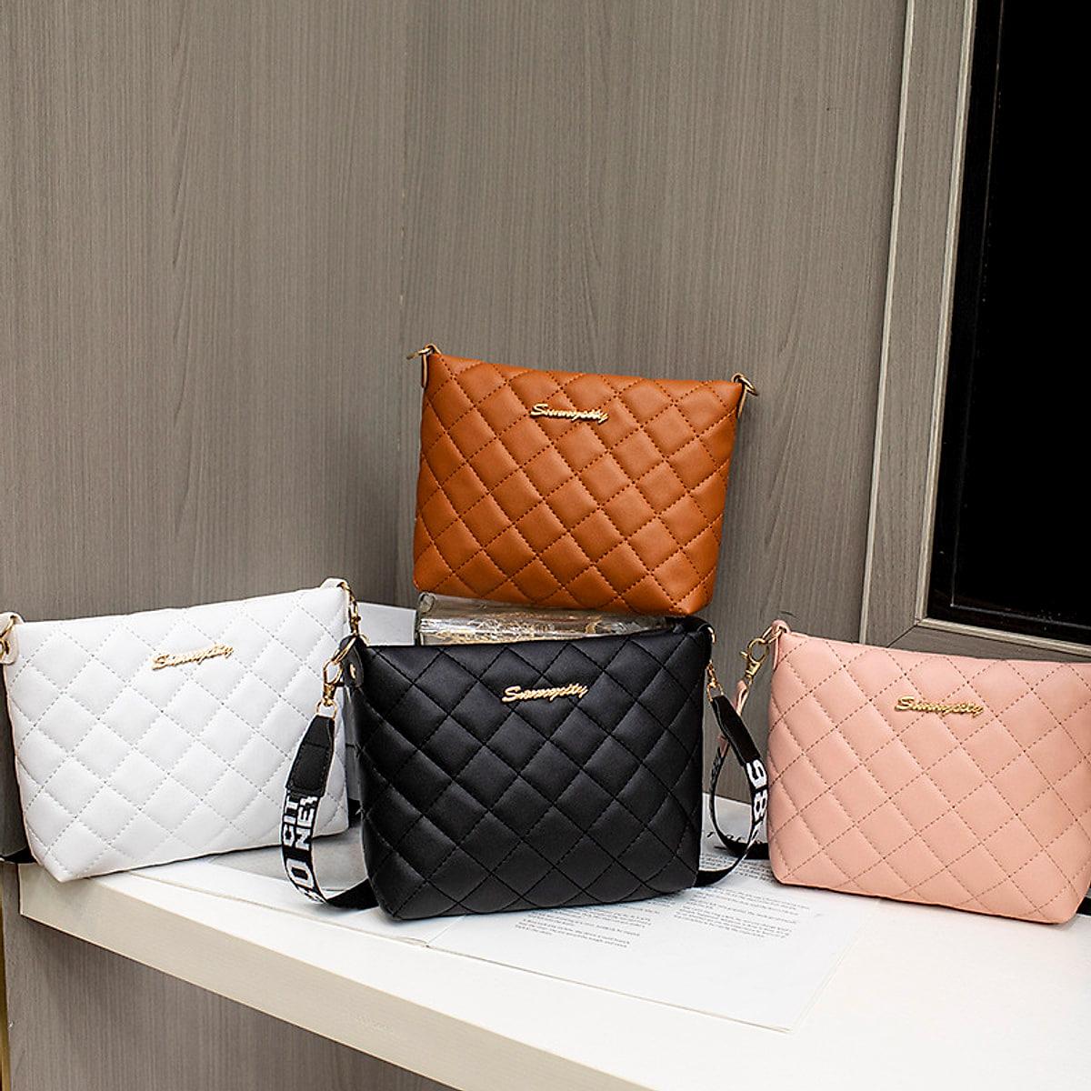 Liten quiltad crossbodyväska med kedja