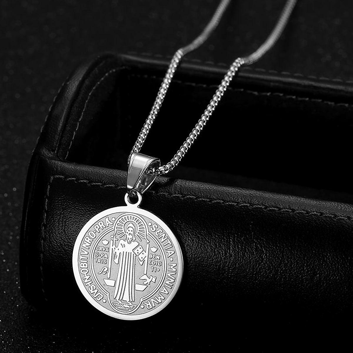 Halsband med Sankt Benedikt-medaljong i rostfritt stål