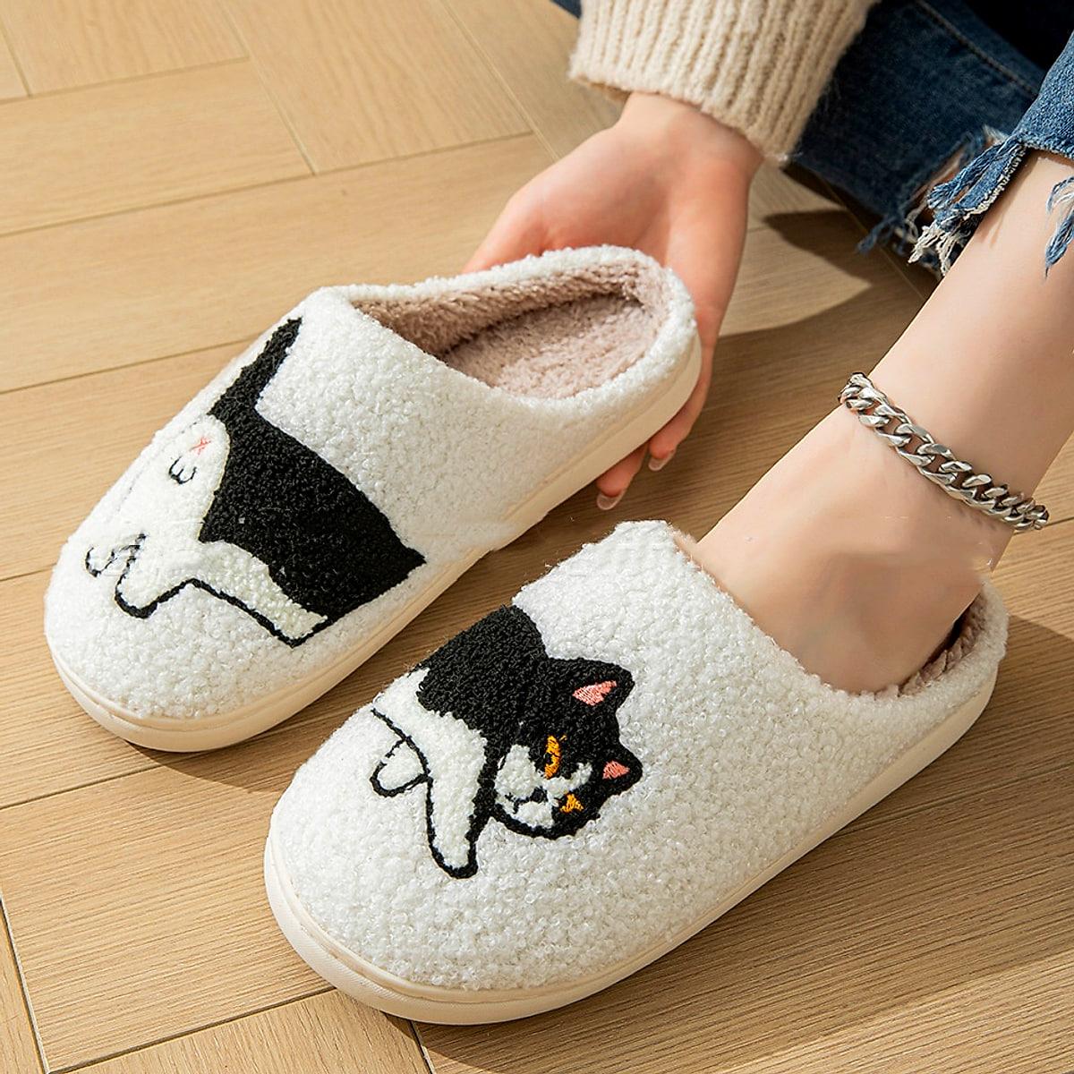 Fluffiga vita tofflor med söta motiv – unisex