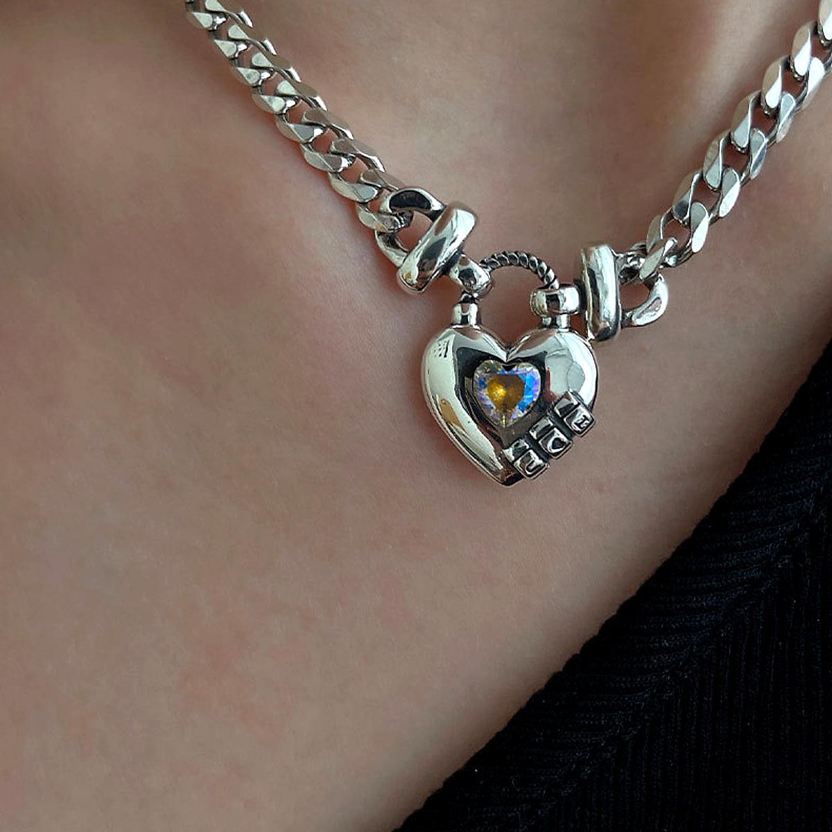 Halsband med hjärta – silverpläterat
