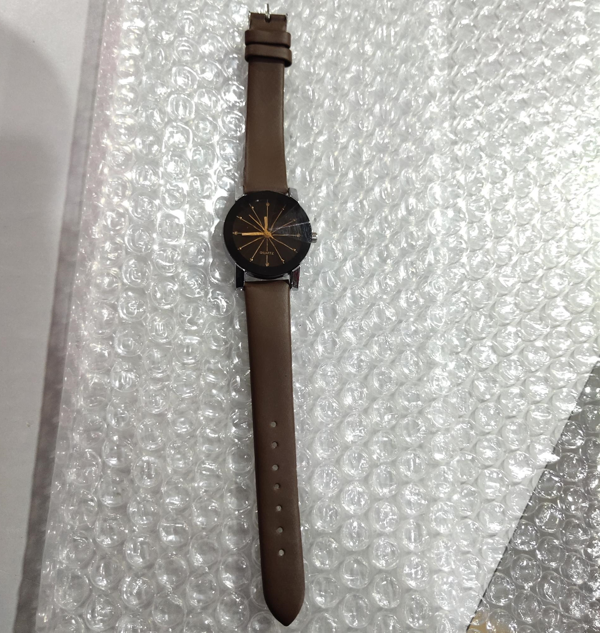 Armbandsur för par – dam- eller herrmodell med armband i konstläder