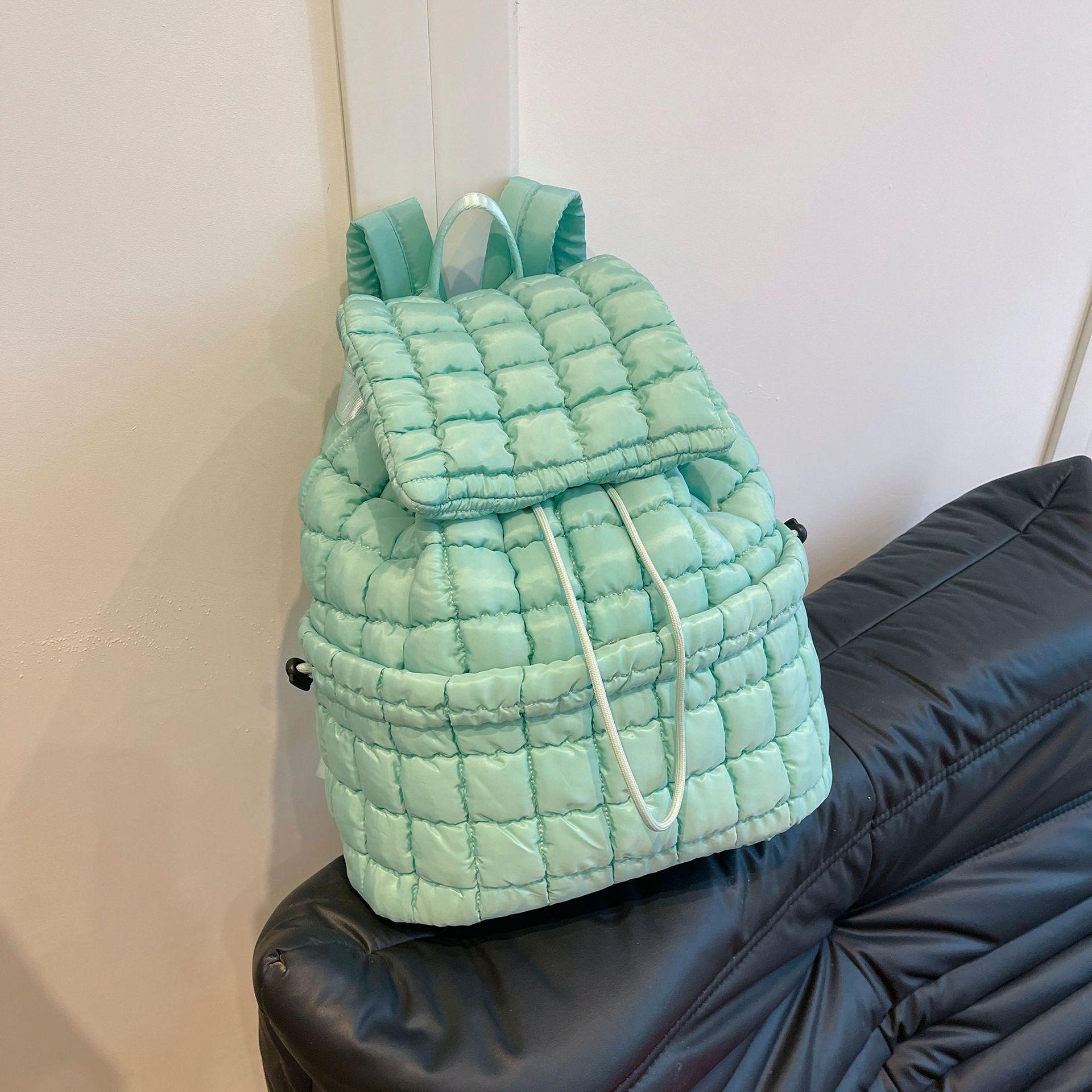 Quiltad ryggsäck i nylon – 35 × 34 × 13 cm, 14 färger