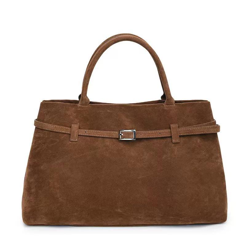 Rymlig tote i mockaimitation – 38 × 25 × 16 cm