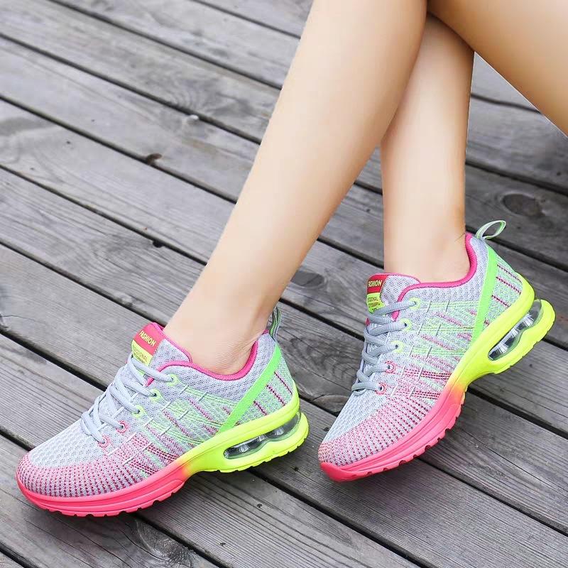 Sportiga sneakers för dam med snörning