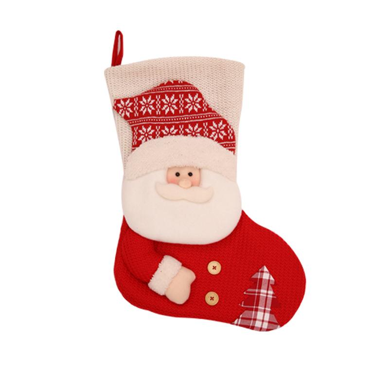 Stickad julstrumpa i rött och vitt – stor strumpa för godis och julklappar