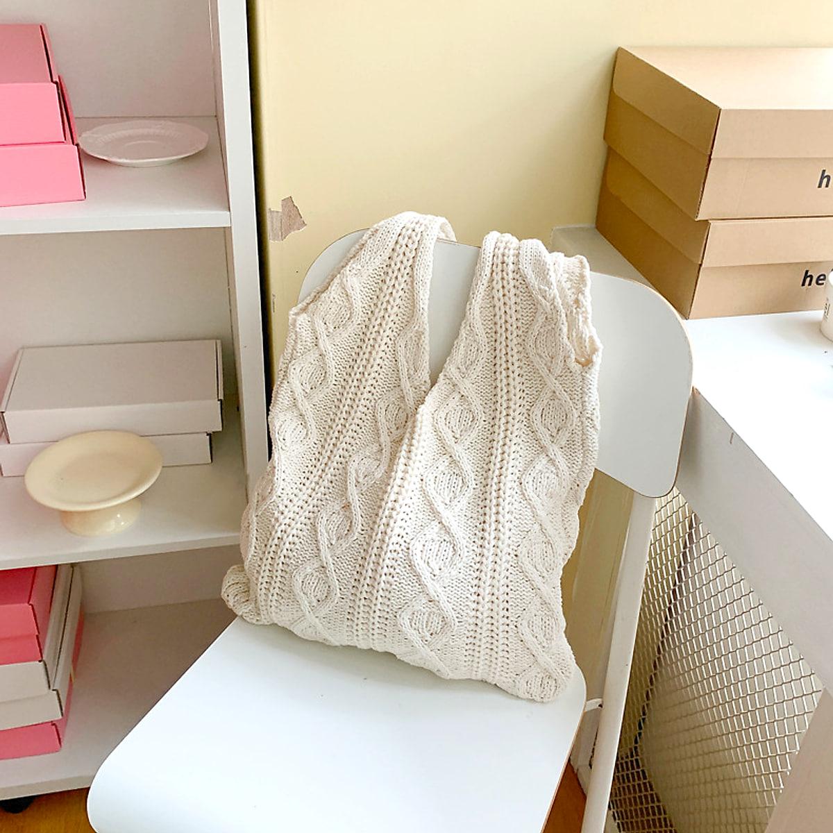 Stickad axelväska i garn – stor tote, 55 × 37 cm