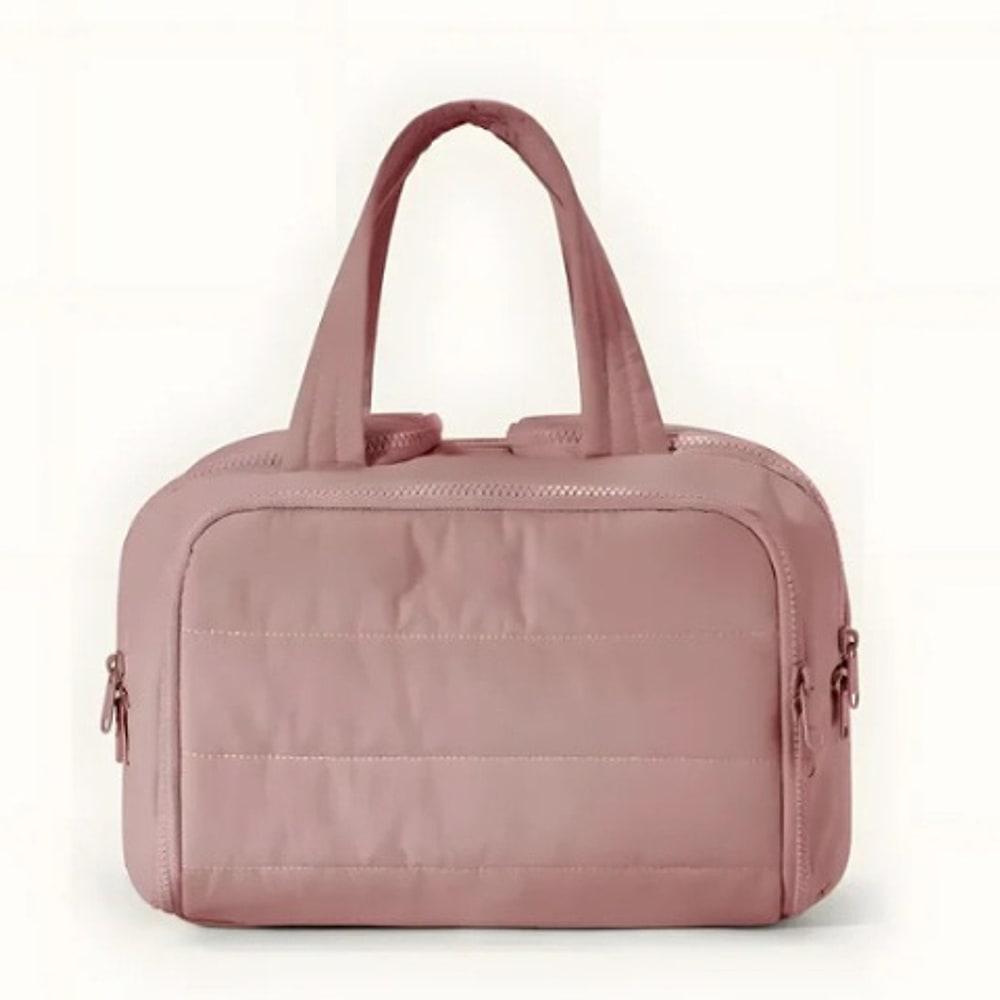 Fluffig necessär med bred öppning – cirka 30 × 18,5 × 21 cm